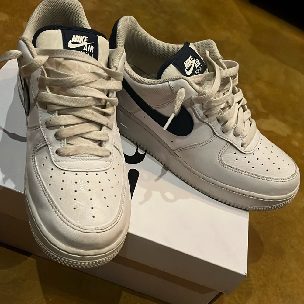 Nike mends Air Force 1, white with navy, worn a few times. Excellent condition